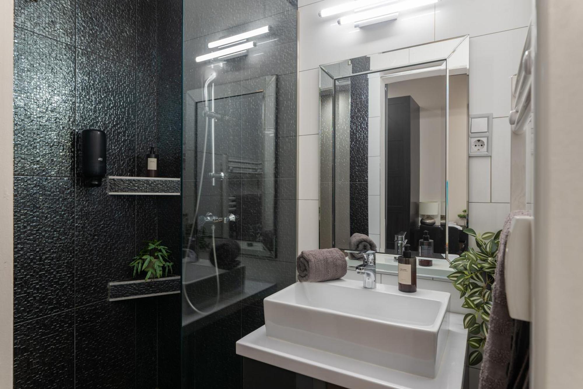 Chic Central 1Br Retreat Near New York Cafe With View 부다페스트 외부 사진