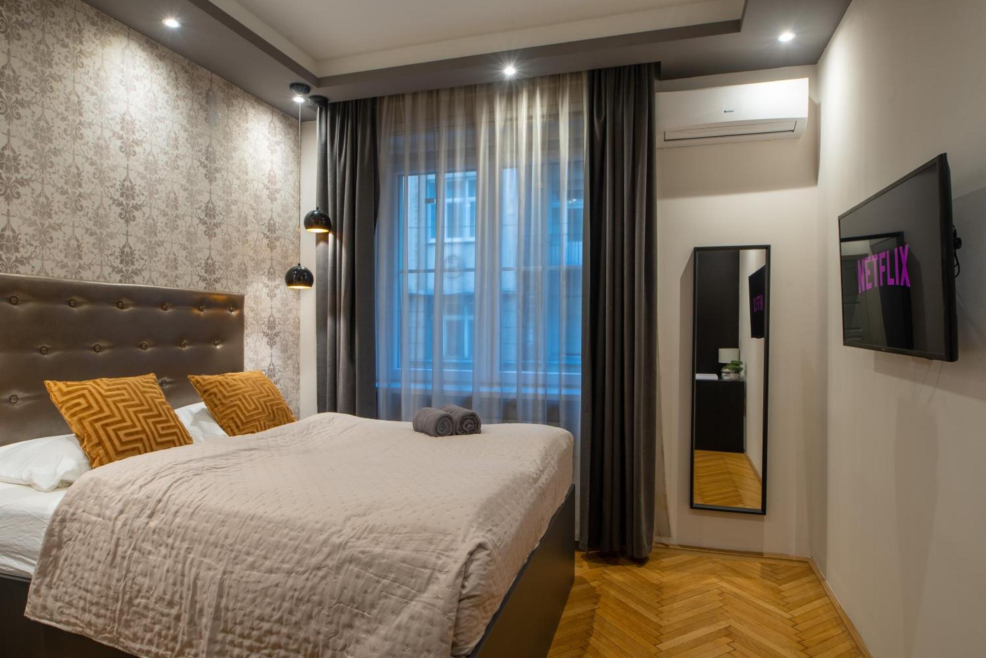 Chic Central 1Br Retreat Near New York Cafe With View 부다페스트 외부 사진